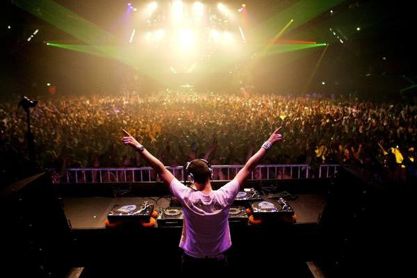A Musician's Guide to Getting Gigs